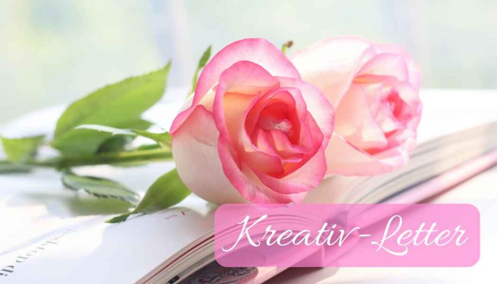 Mein Einladungsbild zum Kreativ-Letter. Auf einem aufgeschlagenen Buch liegen zwei rosafarbene Rosen.